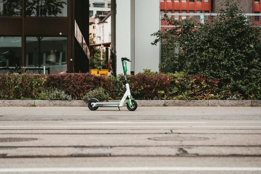 Trottinette électrique dans un environnement urbain